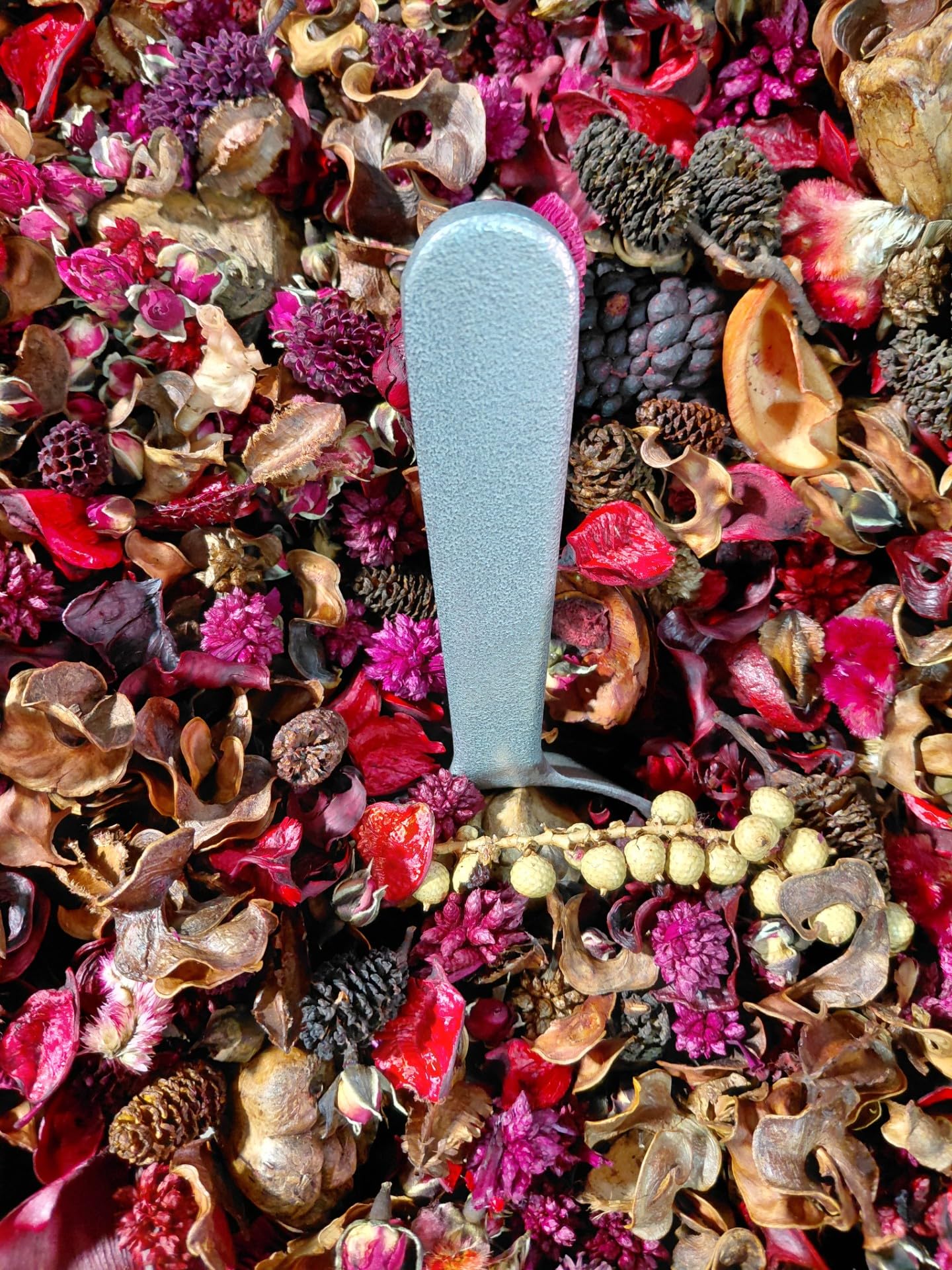 Cranberry rose potpourri mix with dried flowers pinecones and natural botanicals for home fragrance